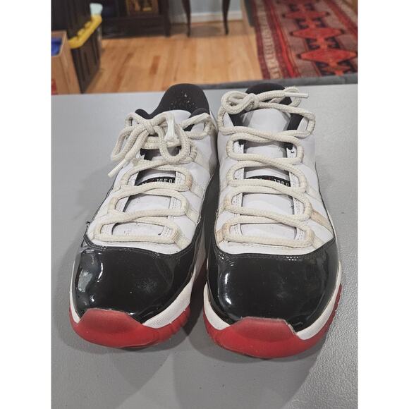 Athletic_Shoes